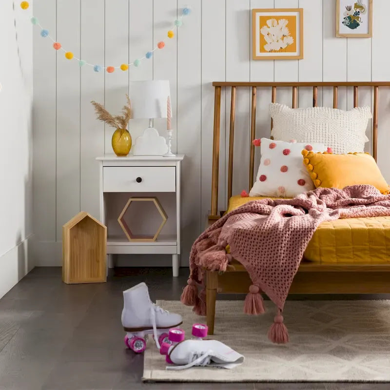Lit à plateforme avec fuseaux et pieds fuselés en bois de pin massif Noyer / Caramel / Blanc / Chêne clair / Noir – Simple / Queen / King