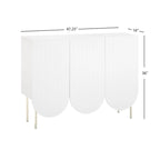 Bahut à 3 portes festonnées en MDF blanc / rose / indigo avec étagères réglables et pieds en métal doré