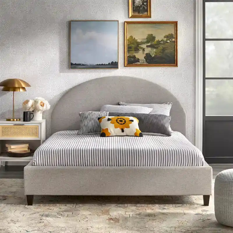Lit plate-forme queen size avec tête de lit ronde, tapissé en gris argenté / jaune pâle / vert jonc de mer / lin blanc – Simple