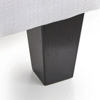 Lit plate-forme queen size avec tête de lit ronde, tapissé en gris argenté / jaune pâle / vert jonc de mer / lin blanc – Simple