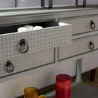 Console 4 tiroirs à détails sculptés – Blanc / Gris mastic / Noir / Gris vieilli – 42 po