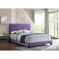 Lit plateforme en velours violet capitonné avec garniture cloutée – Grand lit