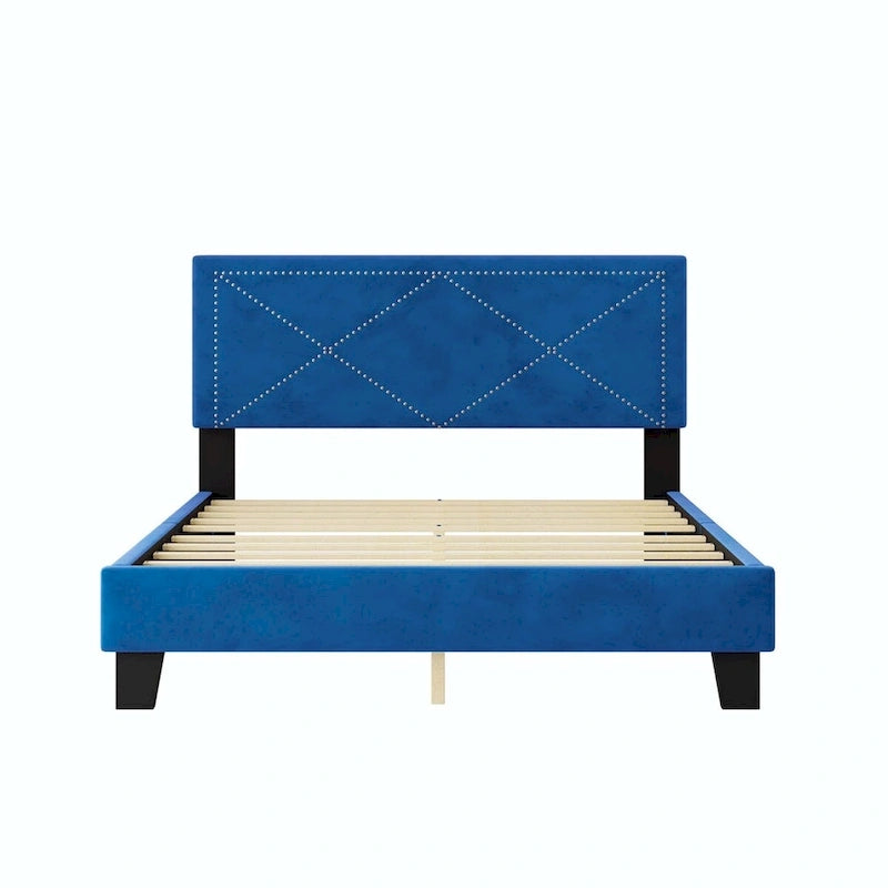 Cadre de lit plateforme Queen tapissé de velours beige/bleu avec tête de lit rivetée et lattes en bois
