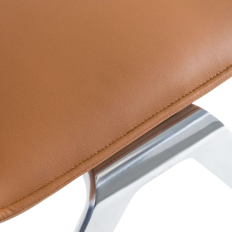 Chaise d'appoint en cuir vegan camel avec cadre en aluminium chromé – À l'unité