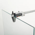 Vitrine à 5 étagères en verre trempé noir/blanc et bois massif avec portes doubles – Simple